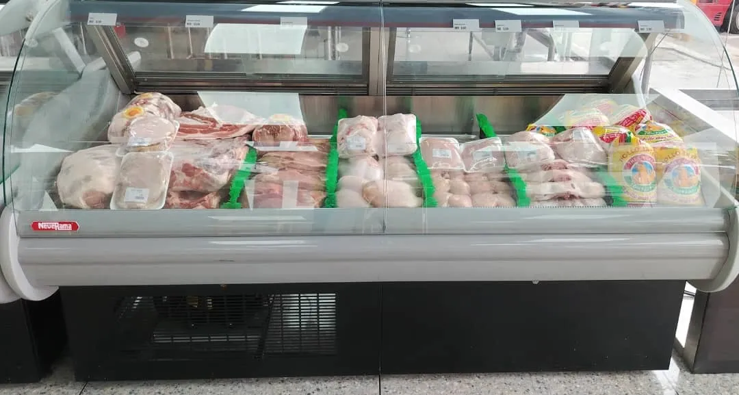 Vitrina de carnes frescas